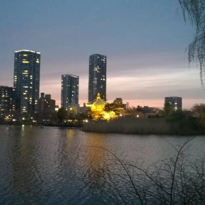 黄昏時と上野恩賜公園
