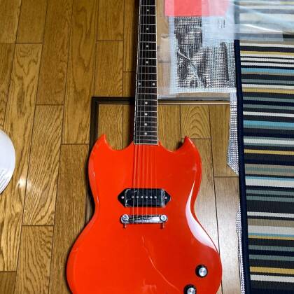 新しいギター　お稲荷さんの鳥居の色とメイドインUSA
