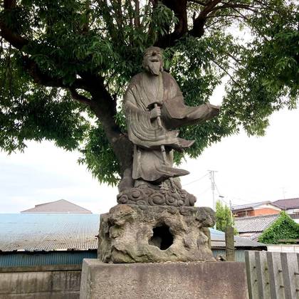 須賀神社と猿田彦像　猿田彦神様