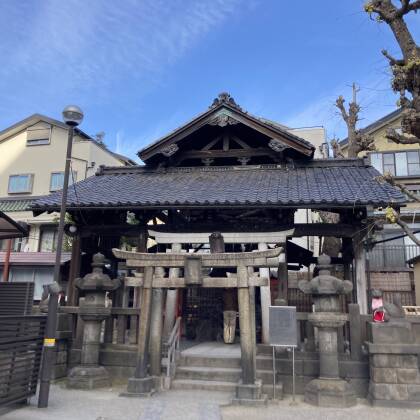 浅草神社と被官稲荷神社に参拝しました